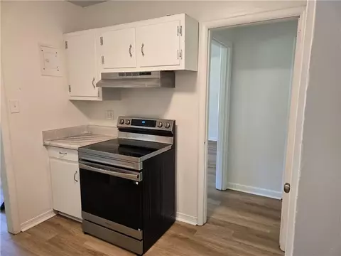 Kitchen - 5675 Renn St, Mobile, AL 36618 photo 4 of 4