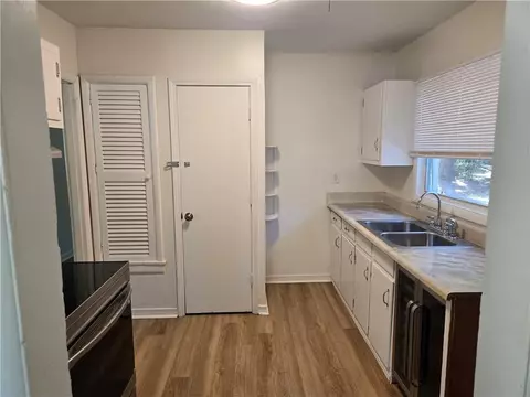 Kitchen - 5675 Renn St, Mobile, AL 36618 photo 3 of 4
