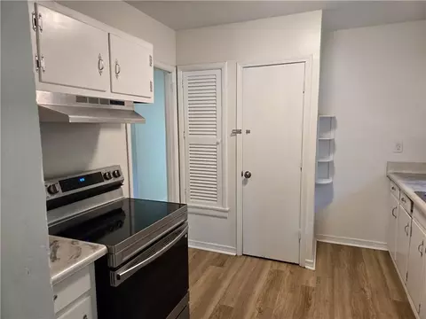 Kitchen - 5675 Renn St, Mobile, AL 36618 photo 2 of 4