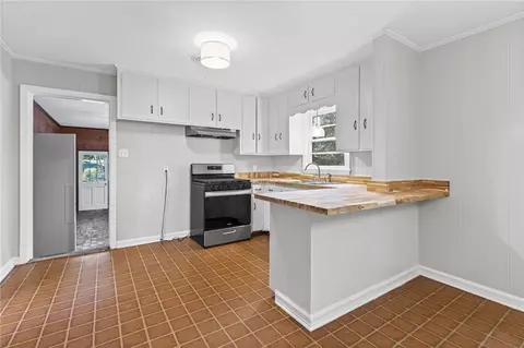 Kitchen - 150 Cosgrove Dr, Mobile, AL 36608 photo 2 of 2