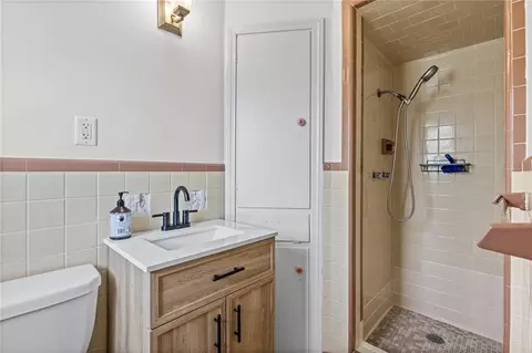 Bath - 150 Cosgrove Dr, Mobile, AL 36608 photo 2 of 2