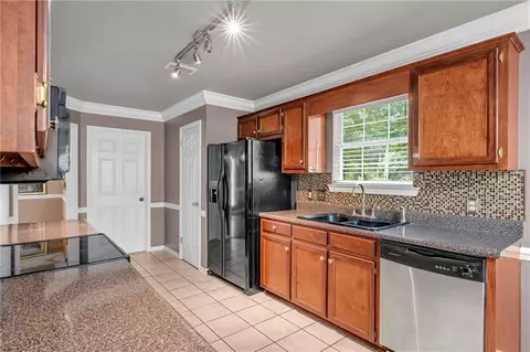 Kitchen - 8210 Junior Rd, Mobile, AL 36695 photo 3 of 3