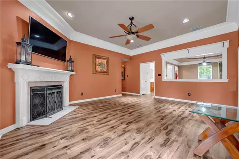 Living - 8210 Junior Rd, Mobile, AL 36695 photo 3 of 4