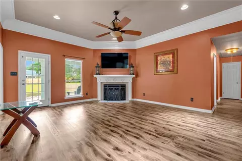 Living - 8210 Junior Rd, Mobile, AL 36695 photo 2 of 4