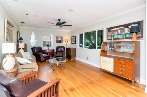 Living - 365 Mcdonald Ave, Mobile, AL 36604 photo 2 of 5