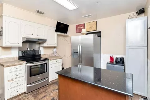 Kitchen - 365 Mcdonald Ave, Mobile, AL 36604 photo 2 of 4