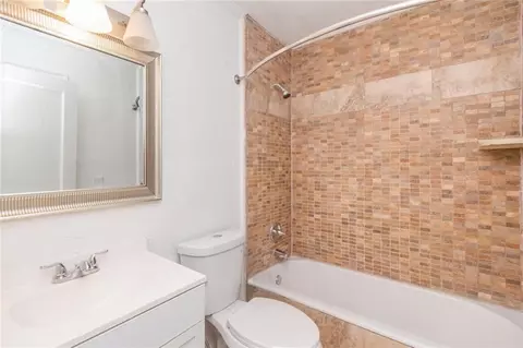 Bath - 2653 Ralston Rd, Mobile, AL 36606 photo 1 of 3