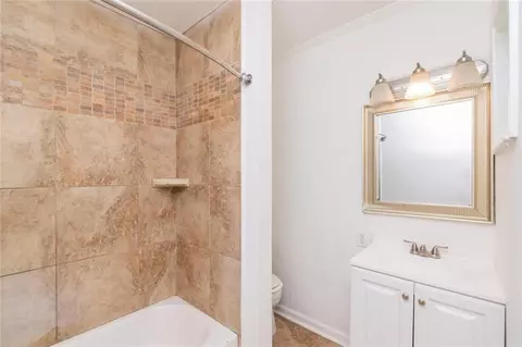 Bath - 2653 Ralston Rd, Mobile, AL 36606 photo 3 of 3