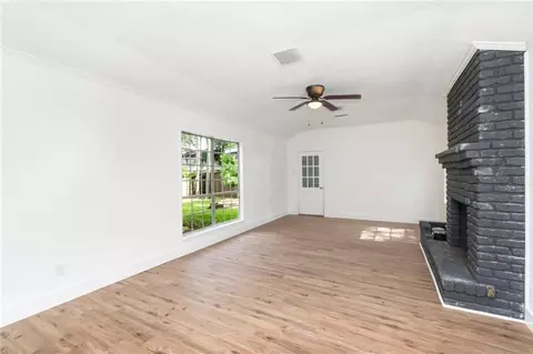 Living - 2653 Ralston Rd, Mobile, AL 36606 photo 13 of 15