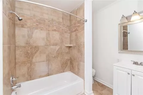 Bath - 2653 Ralston Rd, Mobile, AL 36606 photo 2 of 3