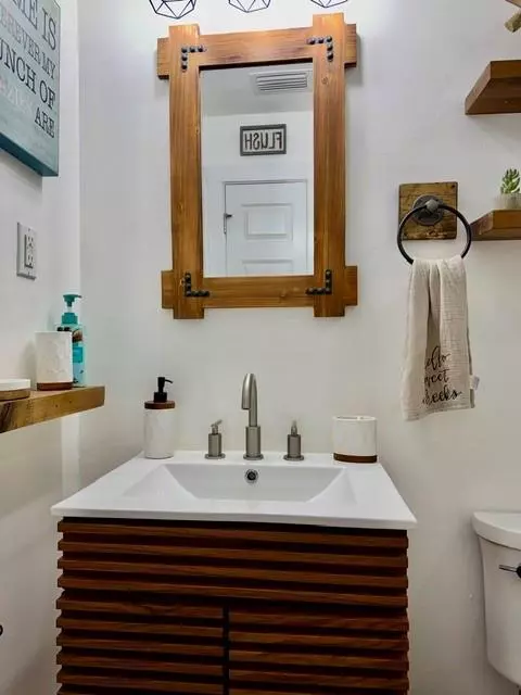 Bath - 15490 Green Dr, Coden, AL 36523 photo 2 of 7