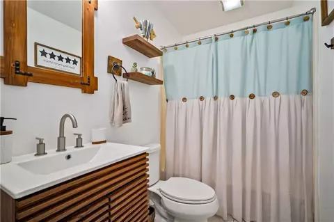Bath - 15490 Green Dr, Coden, AL 36523 photo 6 of 7