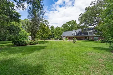 Exterior - 1004 Pace Pkwy, Mobile, AL 36693 photo 4 of 10