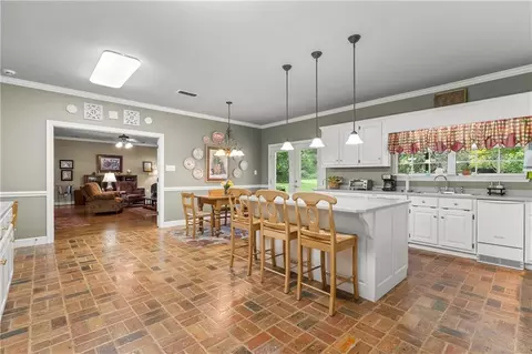 Kitchen - 1004 Pace Pkwy, Mobile, AL 36693 photo 2 of 3