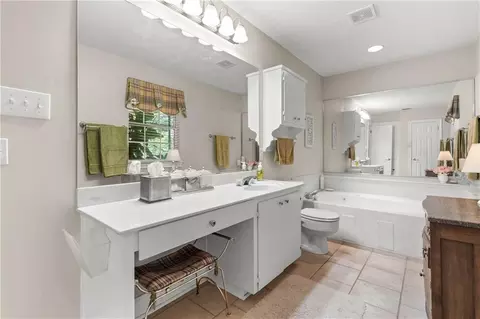 Bath - 1004 Pace Pkwy, Mobile, AL 36693 photo 1 of 5