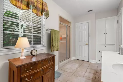 Bath - 1004 Pace Pkwy, Mobile, AL 36693 photo 2 of 5
