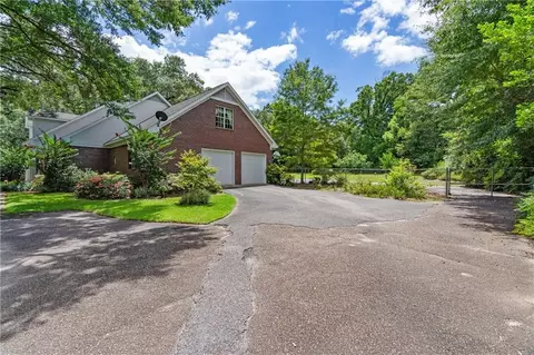 Exterior - 1004 Pace Pkwy, Mobile, AL 36693 photo 6 of 10