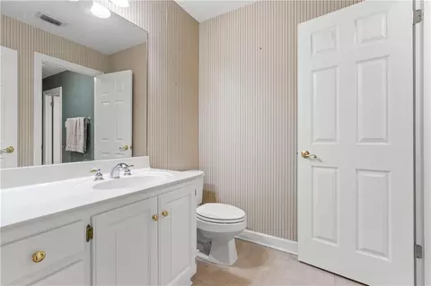 Bath - 1004 Pace Pkwy, Mobile, AL 36693 photo 4 of 5