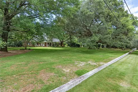 Exterior - 1004 Pace Pkwy, Mobile, AL 36693 photo 7 of 10
