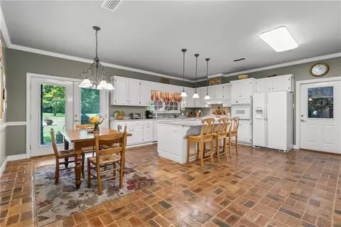 Kitchen - 1004 Pace Pkwy, Mobile, AL 36693 photo 1 of 3
