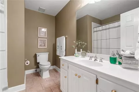 Bath - 1004 Pace Pkwy, Mobile, AL 36693 photo 3 of 5