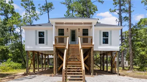 710 Alabama Ave, Dauphin Island, AL 36528