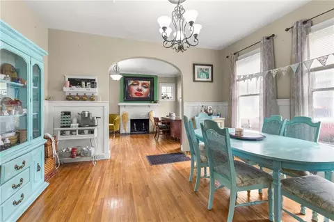 Dining - 411 Flint St, Mobile, AL 36604 photo 2 of 2