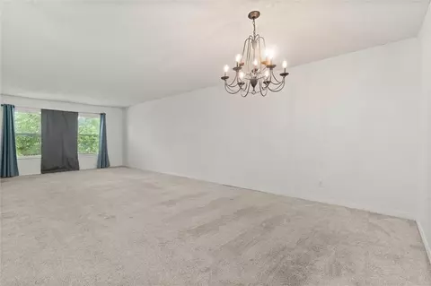 Living - 4009 Old Shell Rd #C14, Mobile, AL 36608 photo 4 of 4