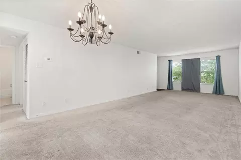 Living - 4009 Old Shell Rd #C14, Mobile, AL 36608 photo 3 of 4