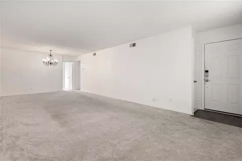 Living - 4009 Old Shell Rd #C14, Mobile, AL 36608 photo 1 of 4