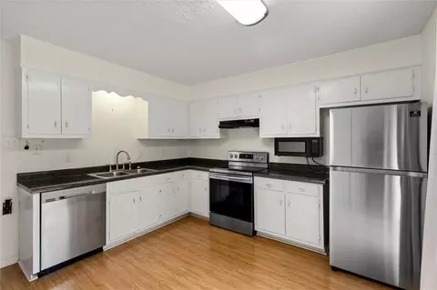 Kitchen - 4009 Old Shell Rd #C14, Mobile, AL 36608 photo 2 of 2