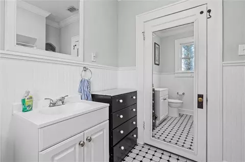 Bath - 1150 Old Shell Rd, Mobile, AL 36604 photo 2 of 2