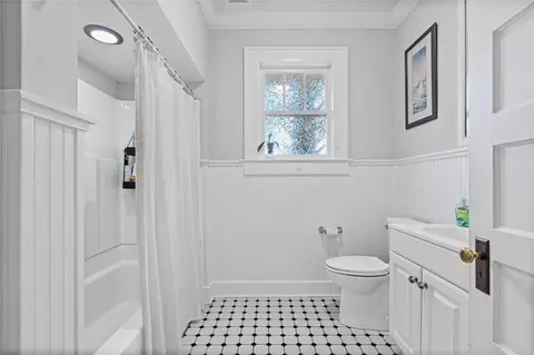 Bath - 1150 Old Shell Rd, Mobile, AL 36604 photo 1 of 2