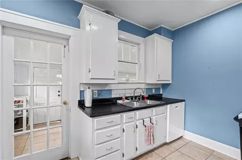 Kitchen - 1150 Old Shell Rd, Mobile, AL 36604 photo 1 of 3