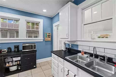 Kitchen - 1150 Old Shell Rd, Mobile, AL 36604 photo 3 of 3