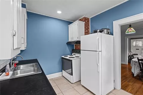 Kitchen - 1150 Old Shell Rd, Mobile, AL 36604 photo 2 of 3