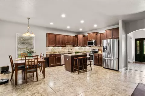 Kitchen - 1114 Mcmurray Pl W, Mobile, AL 36609 photo 4 of 4
