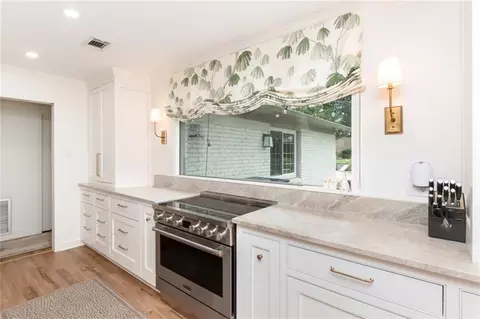 Kitchen - 4909 Carmel Dr N, Mobile, AL 36608 photo 8 of 9