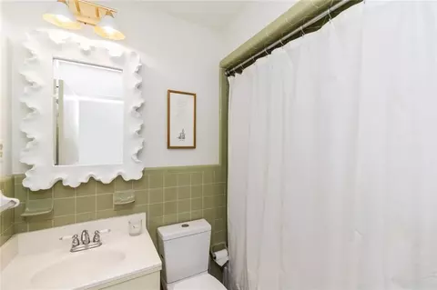 Bath - 4909 Carmel Dr N, Mobile, AL 36608 photo 3 of 3