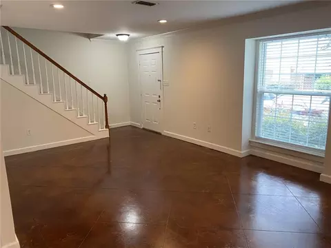 Living - 6401 Cedar Bend Ct, Mobile, AL 36608 photo 3 of 4