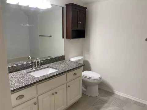 Bath - 6401 Cedar Bend Ct, Mobile, AL 36608 photo 2 of 2