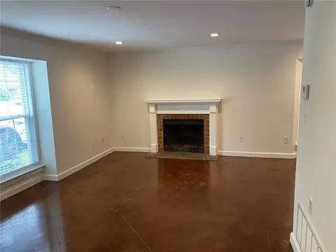 Living - 6401 Cedar Bend Ct, Mobile, AL 36608 photo 1 of 4