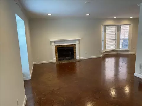 Living - 6401 Cedar Bend Ct, Mobile, AL 36608 photo 2 of 4