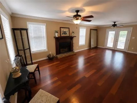 Living - 4022 Henning Dr S, Mobile, AL 36619 photo 2 of 3