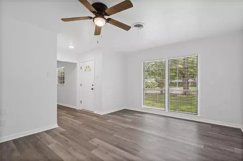 Living - 668 Ynestra Dr, Mobile, AL 36609 photo 1 of 4