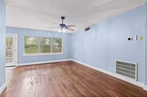 Living - 2850 Exter Dr, Mobile, AL 36606 photo 1 of 2