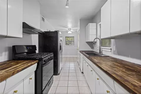 Kitchen - 2850 Exter Dr, Mobile, AL 36606 photo 1 of 2