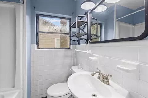 Bath - 2850 Exter Dr, Mobile, AL 36606 photo 1 of 1