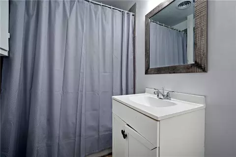 Bath - 357 Durande Dr, Mobile, AL 36606 photo 2 of 2