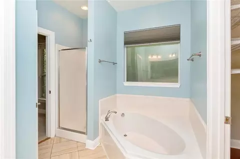 Bath - 5913 Antoine Rd, Mobile, AL 36693 photo 2 of 4